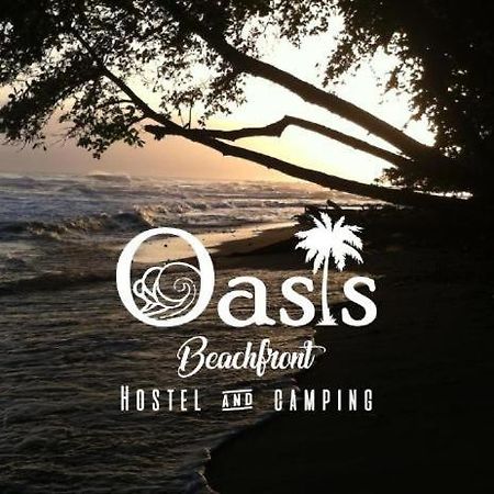 Oasis Beachfront Hostel Puerto Limon Exterior photo
