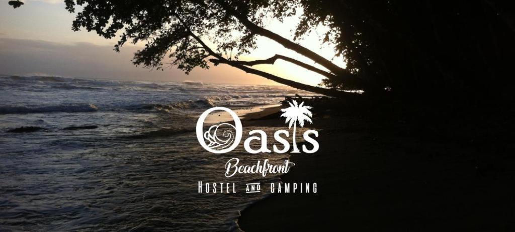 Oasis Beachfront Hostel Puerto Limon Exterior photo