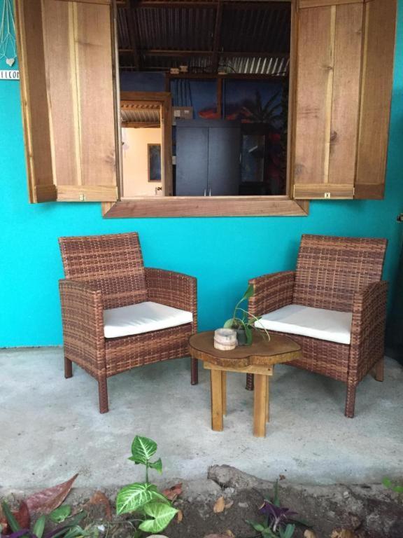 Oasis Beachfront Hostel Puerto Limon Exterior photo